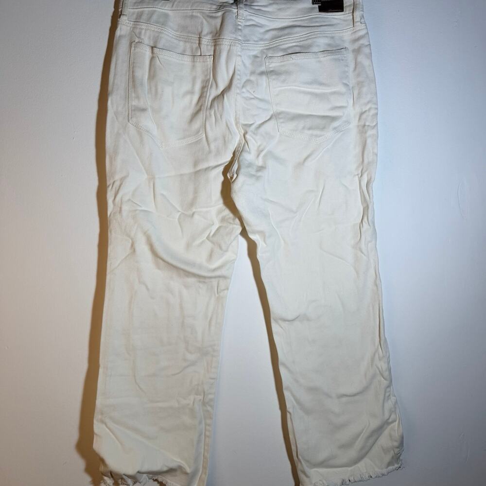 Crown & Ivy White Crop Jeans - Picture 3 of 7